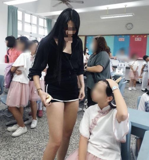 Xuất hiện tại trường học để đón con nhỏ, nhiều ba mẹ diện trang phục chưa phù hợp với môi trường giáo dục