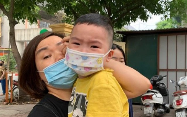 Nhiều cô cậu nhóc tỳ nước mắt lưng tròng trong ngày đầu đến trường Ảnh 2