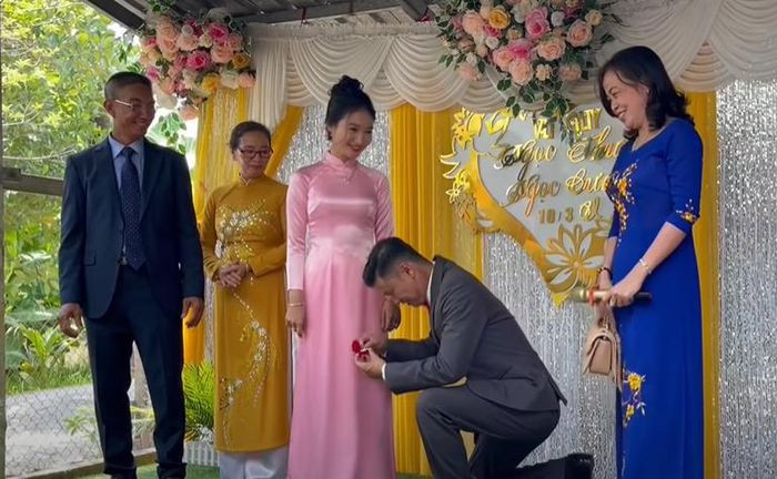 Giá vàng lên đỉnh nhưng Tiết Cương vẫn 'chiều lòng' cô dâu mới với 'của hồi môn' nhìn lác mắt Ảnh 4