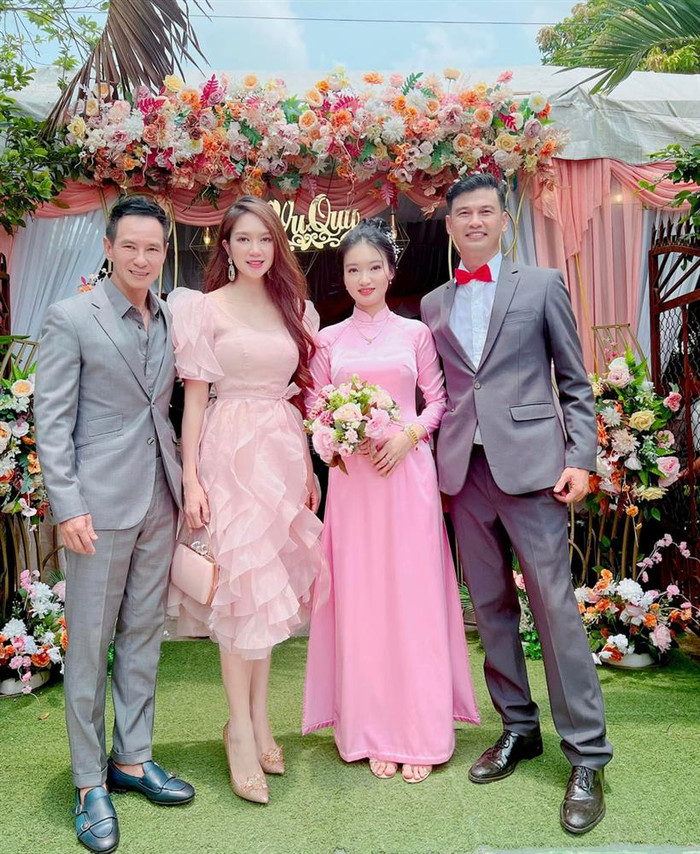 Giá vàng lên đỉnh nhưng Tiết Cương vẫn 'chiều lòng' cô dâu mới với 'của hồi môn' nhìn lác mắt Ảnh 6