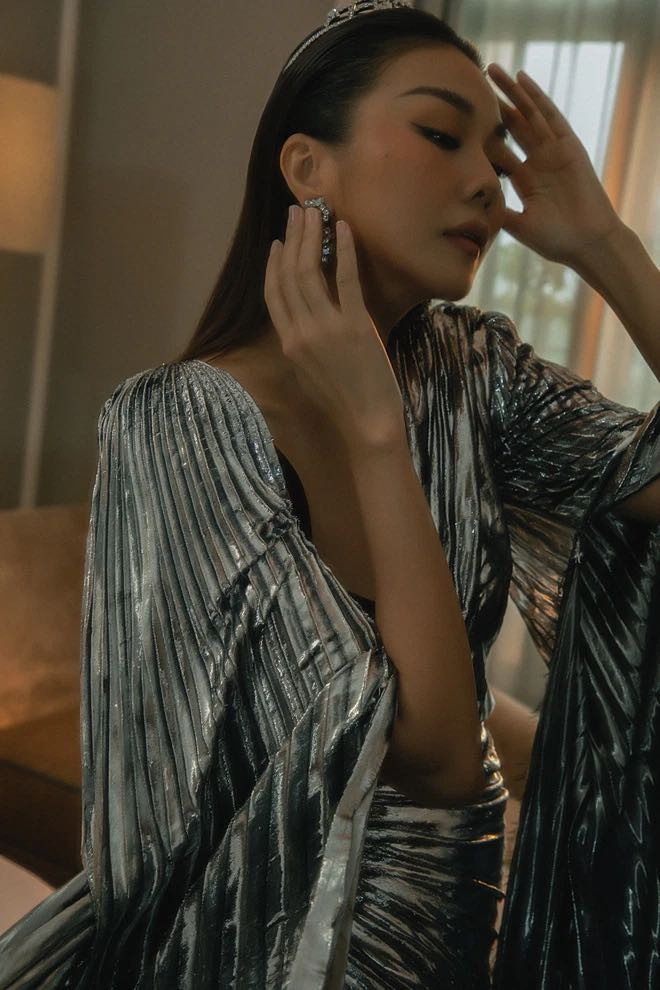  Thần thái sang chảnh của nàng siêu mẫu thì khỏi phải bàn cãi.