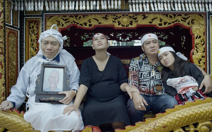 Đêm Tối Rực Rỡ: Kết phim lẽ ra phải mạnh bạo hơn, bà Gái mới là người bạo hành chồng con? Ảnh 2