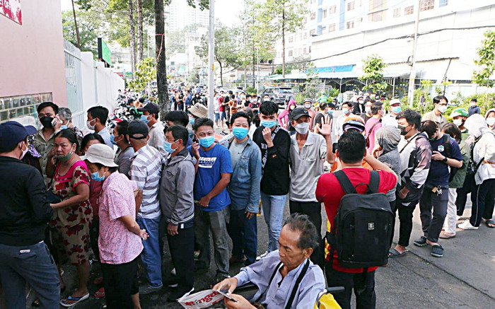 Sốt vé xem HAGL của bầu Đức đá AFC Champions League 2022: Vì yêu mà xếp hàng từ sáng sớm! Ảnh 2