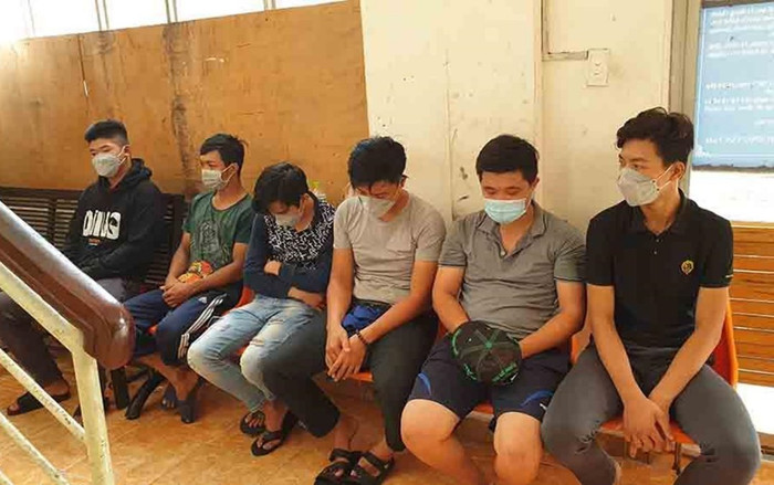 Nhóm 'hiệp sĩ' tự xưng cảnh sát hình sự kiểm tra người đi đường, một thành viên từng có tiền án Ảnh 2