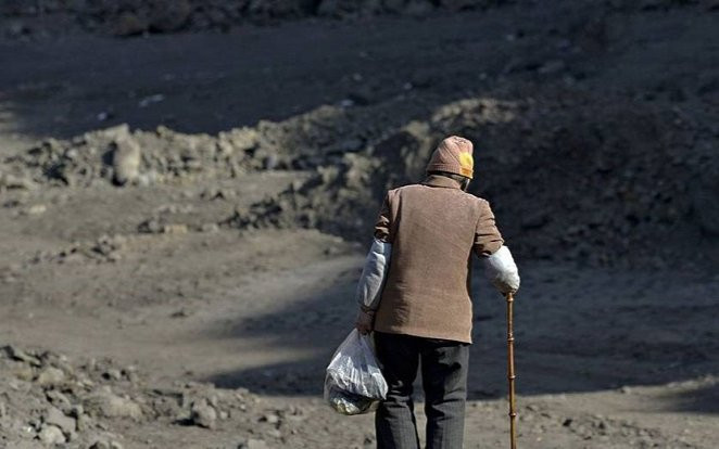 Buồn lòng vì con gái nhất quyết từ chối món quà quê, bà mẹ đến thẳng nhà bất ngờ phát hiện ra 1 sự thật Ảnh 2