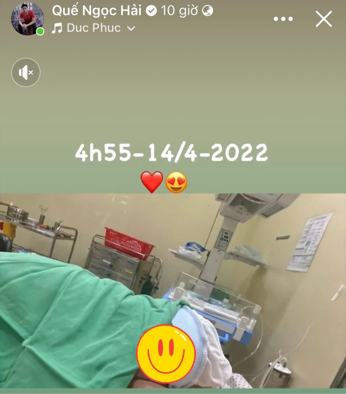 Hôm nay, trung vệ Quế Ngọc Hải “khoe” đứa con thứ hai chào đời trong sự hân hoan và hạnh phúc.