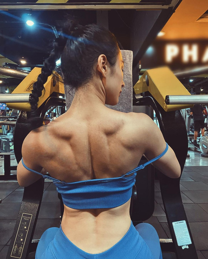 Bà mẹ Nhí năm nào của giới trẻ nay hoá thiếu nữ vạm vỡ đến 'hú hồn'.