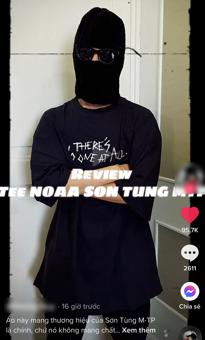 Fan chân chính mà còn phải lắc đầu với chiếc áo này của sếp. 