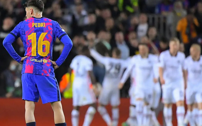 Điều bất thường trong trận thua khiến Barca bị loại khỏi Europa League Ảnh 2