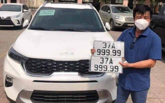 Bốc được biển số 'ngũ quý 9', người đàn ông Nghệ An lãi cả tỷ đồng Ảnh 2