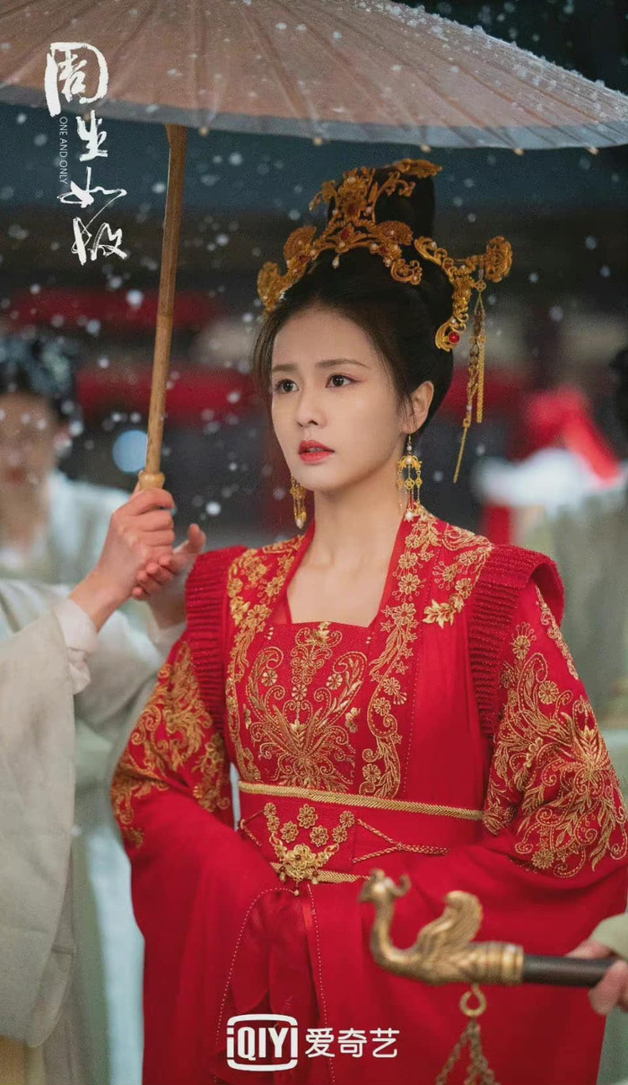 Những nữ diễn viên Hoa ngữ diện hồng y đẹp nhất: Địch Lệ Nhiệt Ba, Triệu Lộ Tư không phải số 1? Ảnh 12