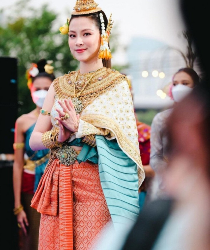 Nét xinh đẹp, sang chảnh khi diện lễ phục 1,3 tỷ khiến nữ minh tinh tỏa ra khí chất rạng ngời làm người hâm mộ xao xuyến.