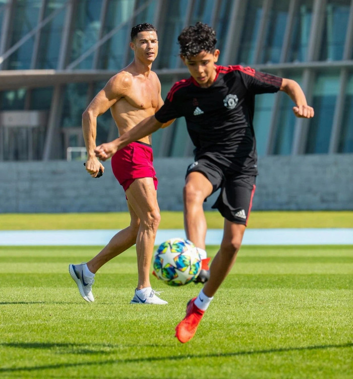 Ai là mẹ của những đứa con nhà Ronaldo? - Saostar.vn
