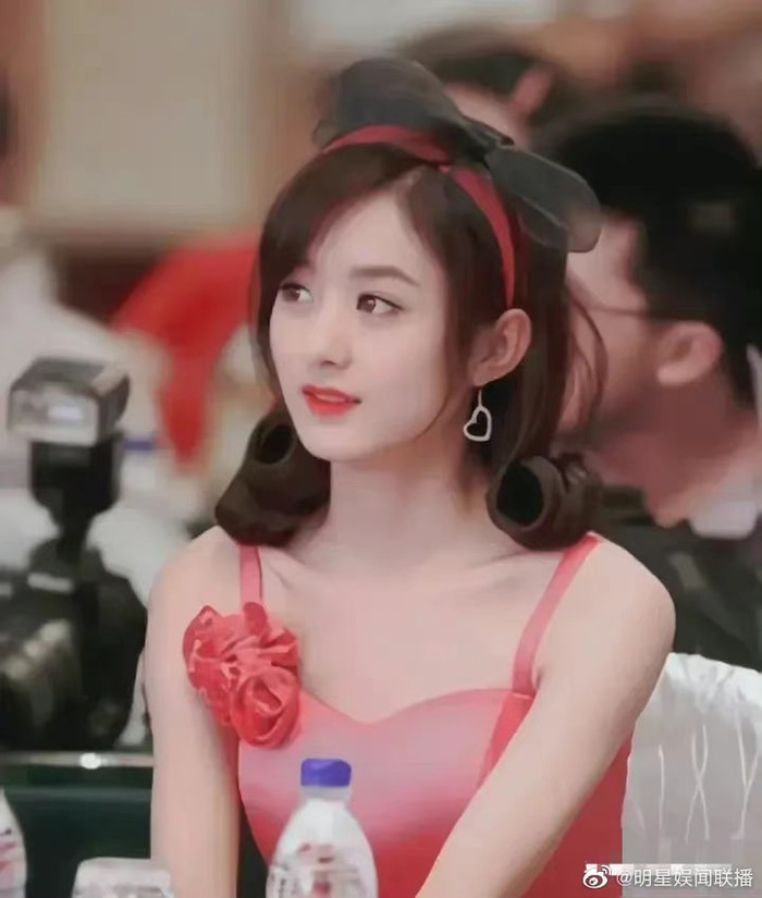 Bộ ảnh thuở mới vào nghề của Triệu Lệ Dĩnh hot trở lại, nhan sắc trong veo như nàng thơ Ảnh 3