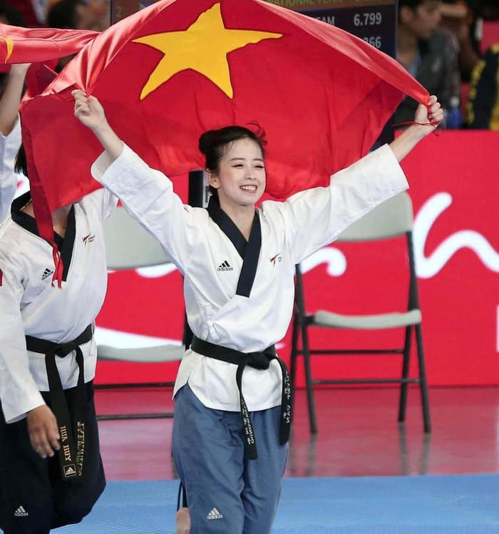 Châu Tuyết Vân là một vận động viên Taekwondo, nên cô dễ dàng đồng cảm với sự cố của đàn chị gặp phải trên võ đài