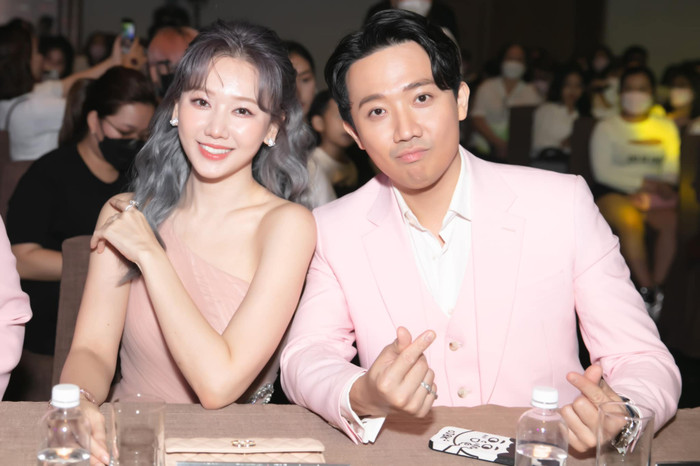 Sân khấu song ca đầy tình cảm của vợ chồng Trấn Thành: Giọng hát của Hariwon 'gánh còng lưng' ông xã Ảnh 7