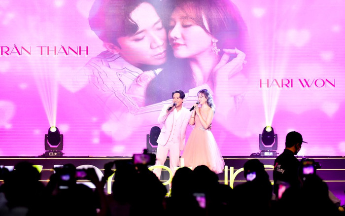 Sân khấu song ca đầy tình cảm của vợ chồng Trấn Thành: Giọng hát của Hariwon 'gánh còng lưng' ông xã Ảnh 2