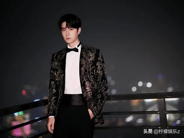 Gương mặt thon gọn khi đã được chỉnh sửa kĩ càng và chụp ở khoảng cách xa.