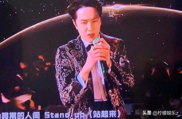 Gương mặt 'béo tròn' của Vương Nhất Bác khiến fan sốc nặng.&nbsp;