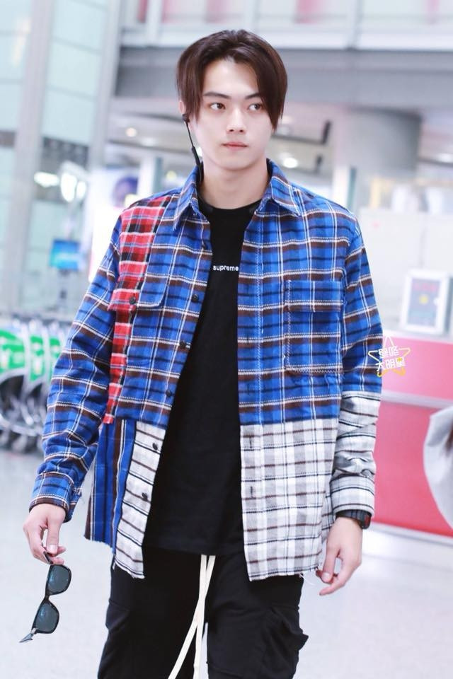 Khi các nam thần Cbiz đột ngột tăng cân: Nhất Bác lộ khuôn mặt béo tròn, Dương Dương được khen hết lời Ảnh 11