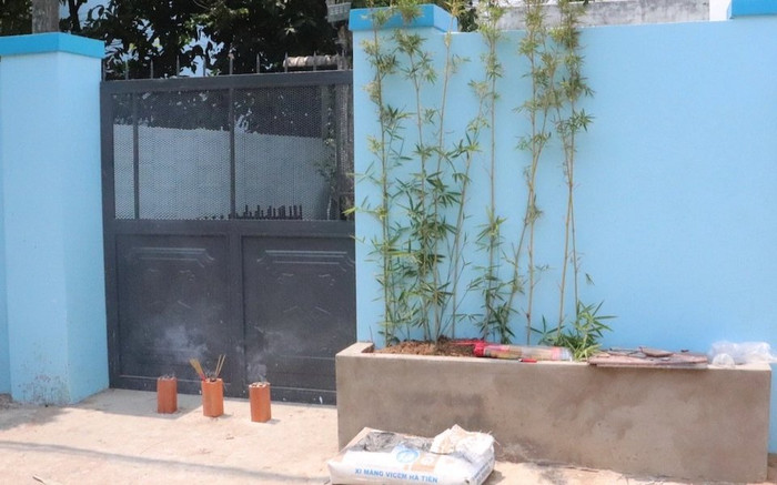 Người dân bàng hoàng phát hiện cảnh tượng bên trong căn nhà bốc mùi hôi thối, đóng kín cửa suốt 4 ngày Ảnh 2