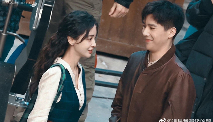 Ngoài Mộ Sắc Tâm Ước hợp tác cùng Nhậm Gia Luân, những dự án khác của Angelababy đều không mấy được quan tâm tới, tài nguyên rõ ràng là bị hạn chế hơn trước. 