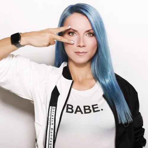 Style quẩy 'quên lối về' của 2 nữ DJ tại Above The World 2022: Bên chất chơi, kẻ quyến rũ Ảnh 3