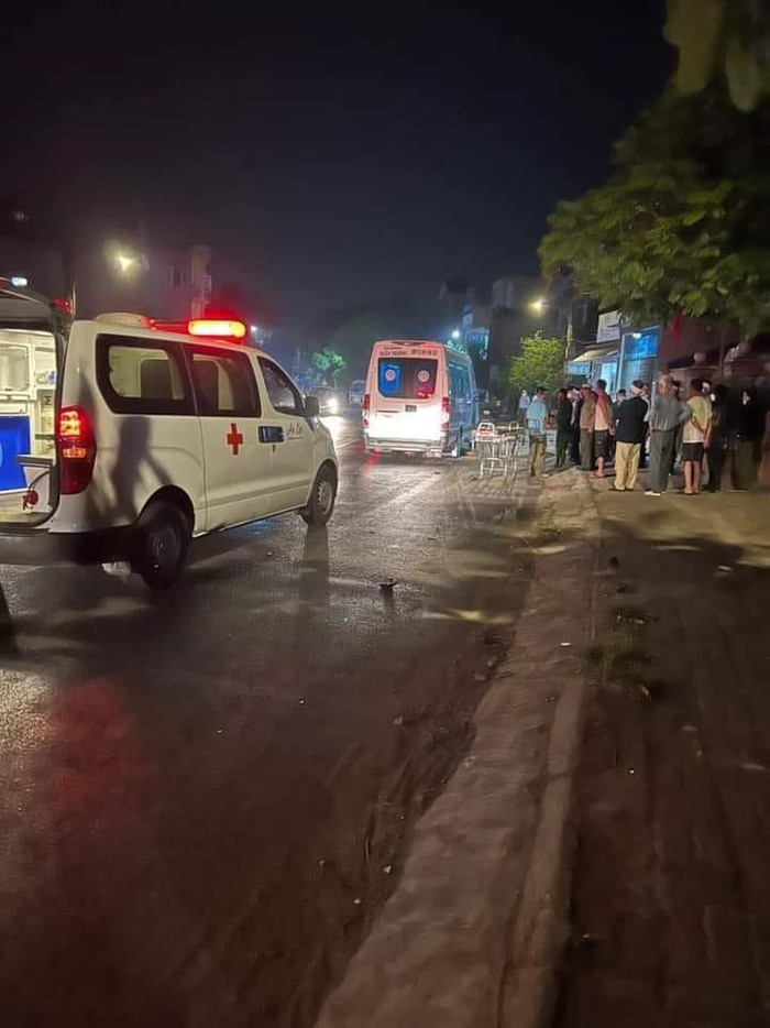 Các nạn nhân được đưa đi cấp cứu