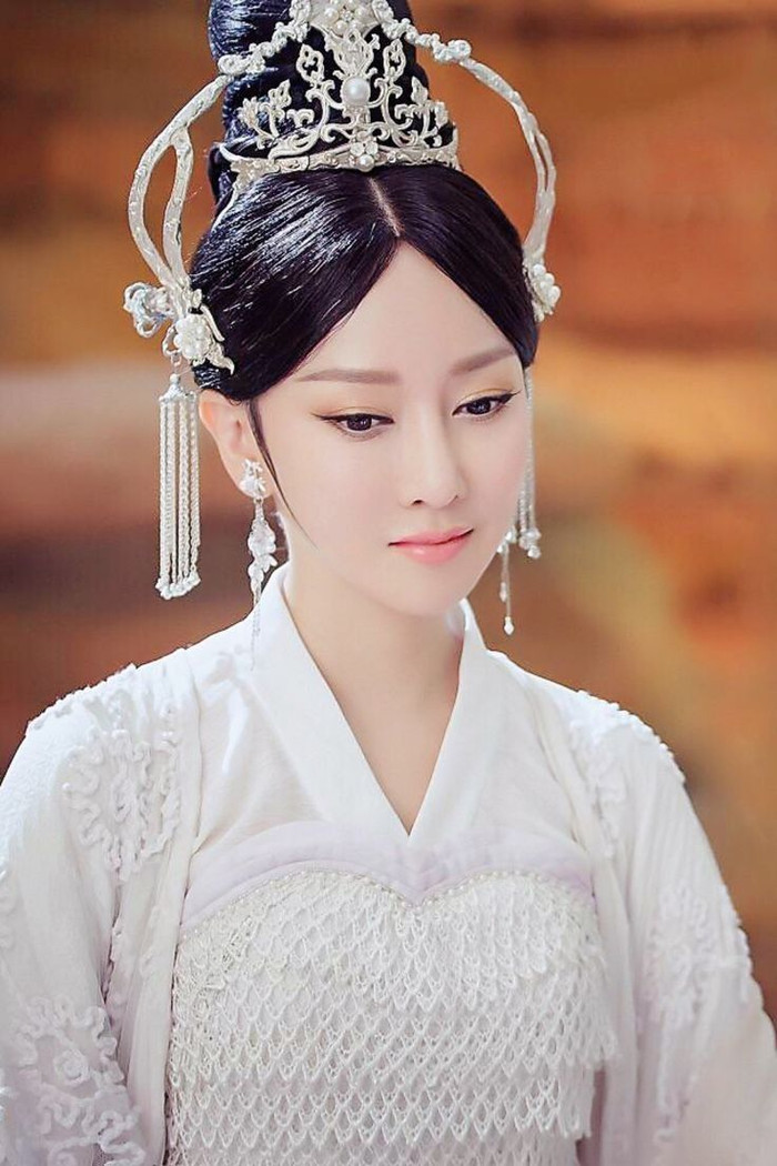 Lương Bích Hữu đeo khẩu trang kín mít nhưng vẫn bắn nốt cao ầm ầm khi hát 'Tay trái chỉ trăng' Ảnh 4