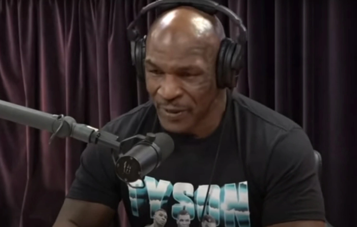 Mike Tyson trong buổi podcast với Joe Rogan.