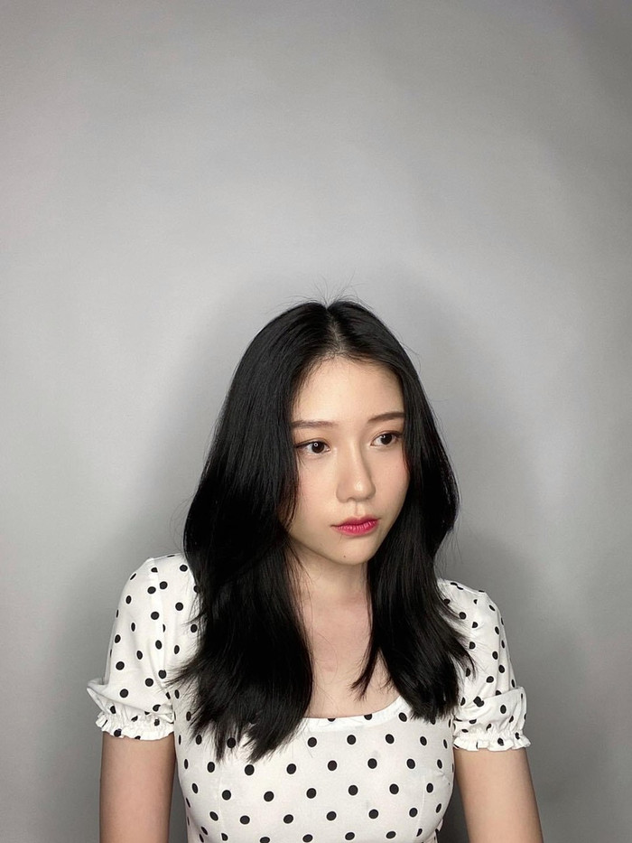 Sống mũi cao ngút ngàn trở thành điểm sáng trên khuôn mặt.