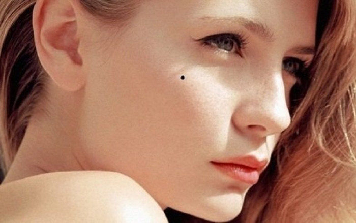 Những nốt ruồi biểu hiện tướng phú quý, cuộc sống càng về hậu vận càng sung túc, giàu có Ảnh 2