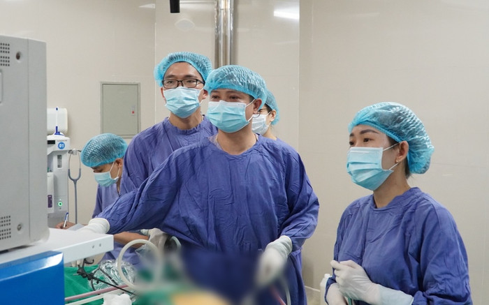 Cấp cứu bệnh nhân 40 tuổi chửa ngoài tử cung Ảnh 2