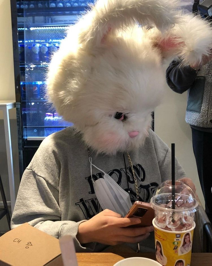 Kỳ lạ: Một nữ ca sĩ đi hát 4 năm nhưng không ai biết được gương mặt thật của cô Ảnh 5