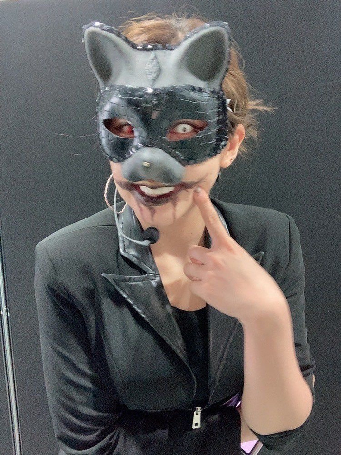 Kỳ lạ: Một nữ ca sĩ đi hát 4 năm nhưng không ai biết được gương mặt thật của cô Ảnh 6