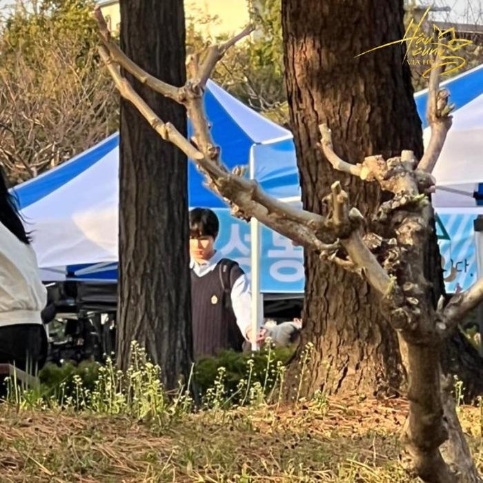 Ảnh leak từ hậu trường A Time Called You của Ahn Hyo Seop.
