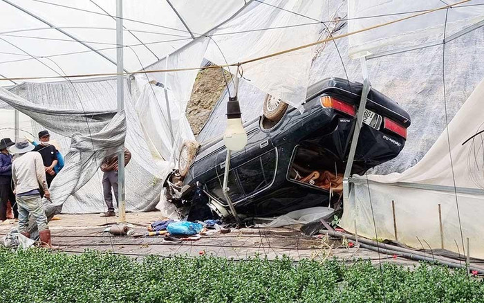 Đà Lạt: Ô tô lao xuống vực sâu 30m, người gặp nạn mắc kẹt nhiều giờ Ảnh 2