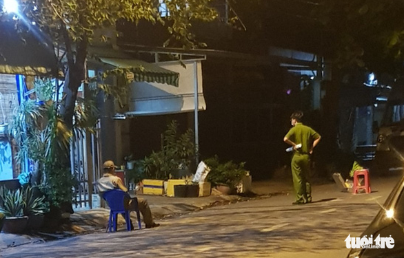 TPHCM: Nam thanh niên bị đâm gục trong nhà chỉ sau vài phút có người quen ghé thăm Ảnh 1