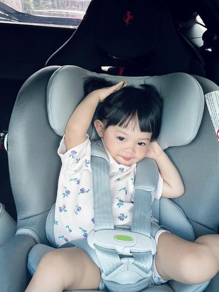 Nhìn qua thôi đủ thấy bức ảnh toát lên toàn 'mùi tiền'. 