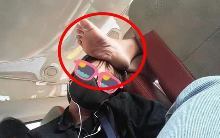 'Ám ảnh' những bàn chân xa lạ gác không đúng chỗ khi nằm trên xe khách Ảnh 2