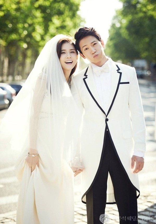 5 cặp đôi Kbiz phim giả tình thật có cuộc sống hôn nhân viên mãn: Hyun Bin - Ye Jin được ví như cổ tích Ảnh 9