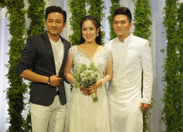 Quý Bình tham dự lễ cưới của Lê Phương.