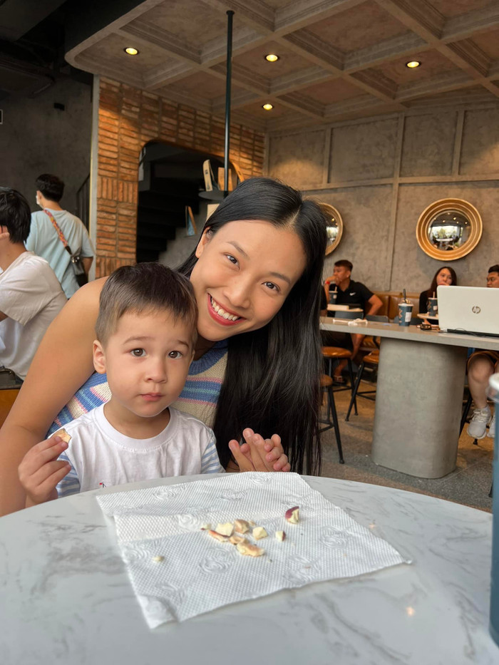 Hoàng Oanh ngọt ngào khóa môi 'một chàng trai', dân mạng rần rần thả tim Ảnh 5