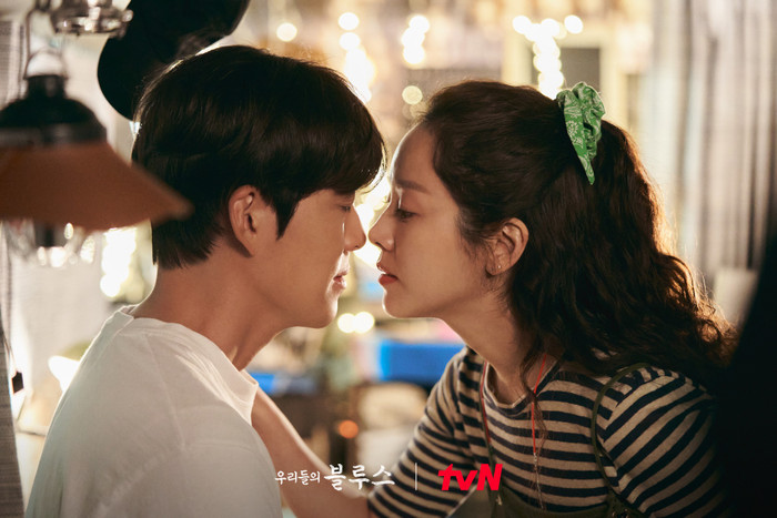 Kim Woo Bin hôn Han Ji Min để 'trả đũa' Shin Min Ah, rating Our Blues liệu có tăng? Ảnh 5