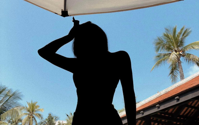 Nữ ca sĩ 9X tung ảnh diện bikini khoe body nhưng phải che mặt vì lý do khó đỡ Ảnh 2