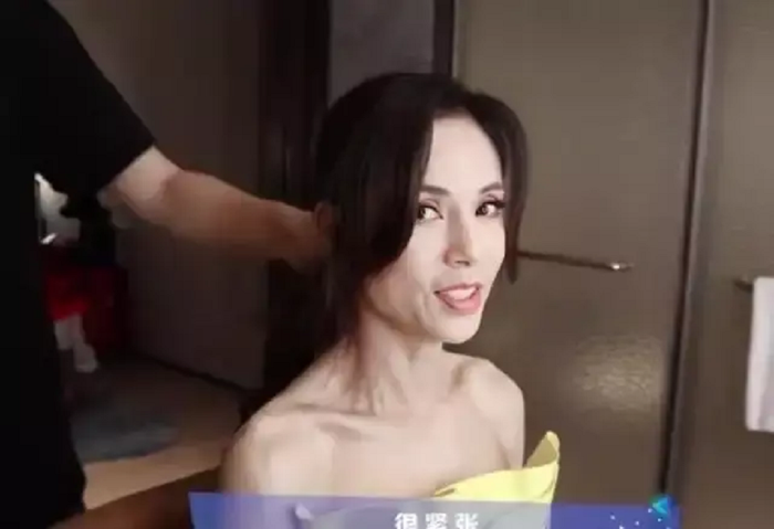 Hình ảnh gầy trơ xương của Tiểu Long Nữ - Lý Nhược Đồng khiến nhiều fan lo lắng.