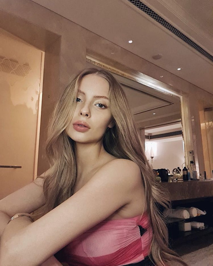 Hôn thê mới của bạn thân Ronaldo khoe dáng 'bỏng mắt' Ảnh 7