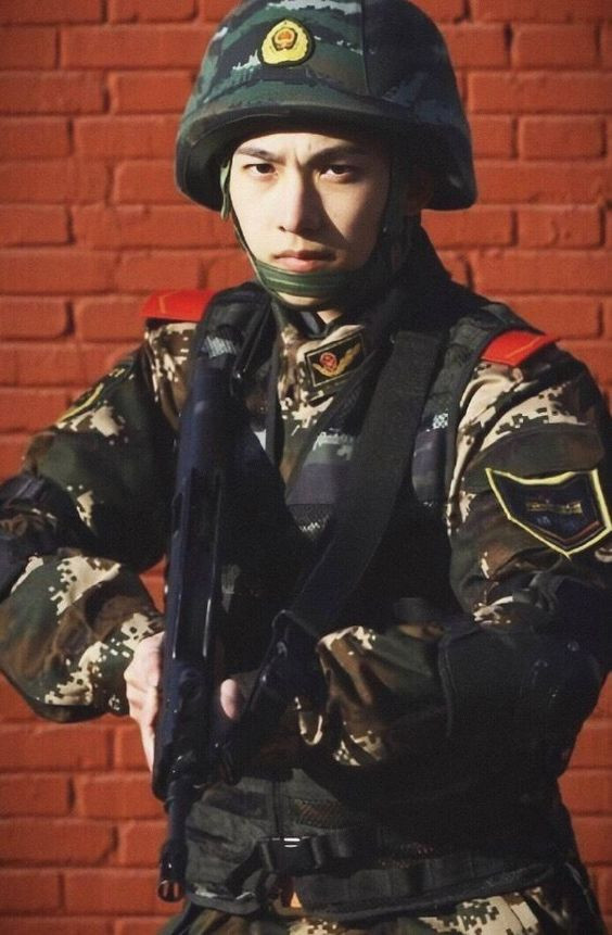 Một giây xuất thần của Dương Dương: Giây trước vừa cười hớn hở, giây sau đã sắc lạnh như dao Ảnh 5