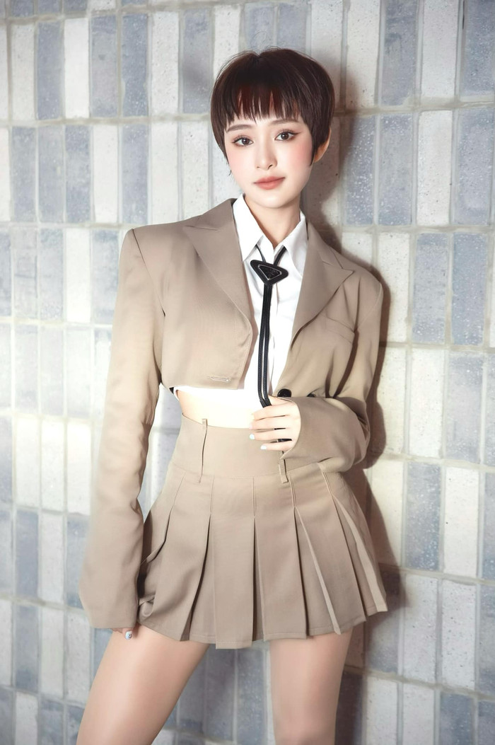 Hiền Hồ từng chia sẻ cô đã đi mót cà phê để có tiền đóng học phí