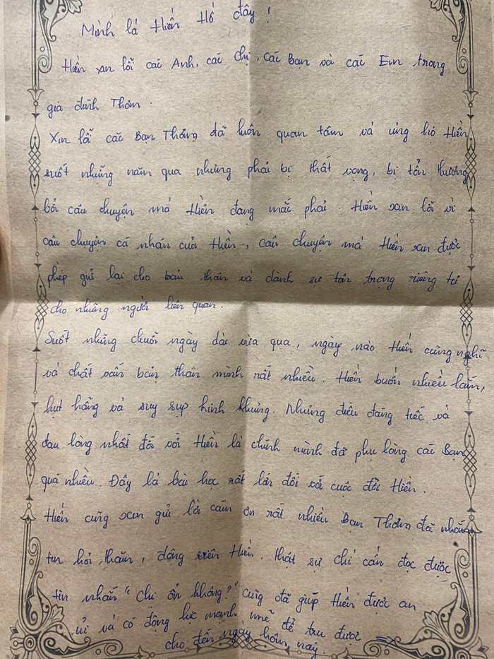 Hiền Hồ viết thư tay xin lỗi FC Thơm.